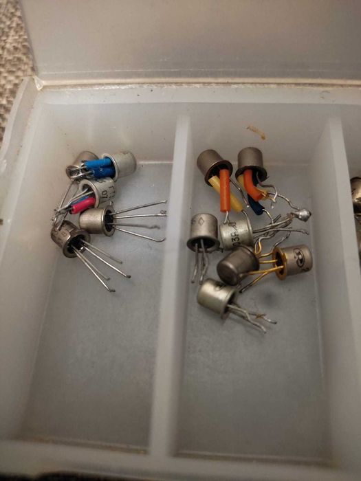 Транзисторы транзистор СССР радиодетали: 500 тг. - Аксессуары и ...