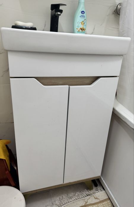 Продам раковину с тумбой