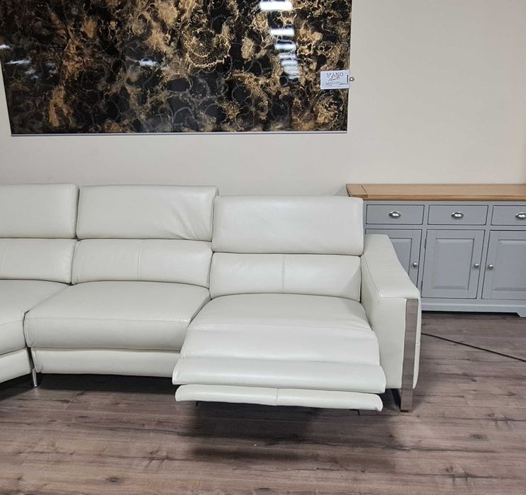 Дизайнерски кремав ъглов диван Torres с електрически релакс механизъм