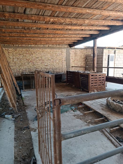 Qorako'l tumani Do'stlik m.f.y da joylashgan uy sotiladi