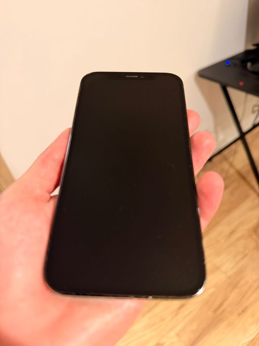 Продавам iPhone 12 Pro Pacific Blue