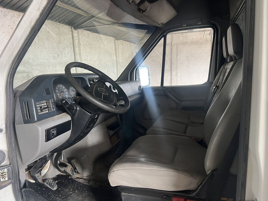 Продавам товарен микробус Волксваген LT 35