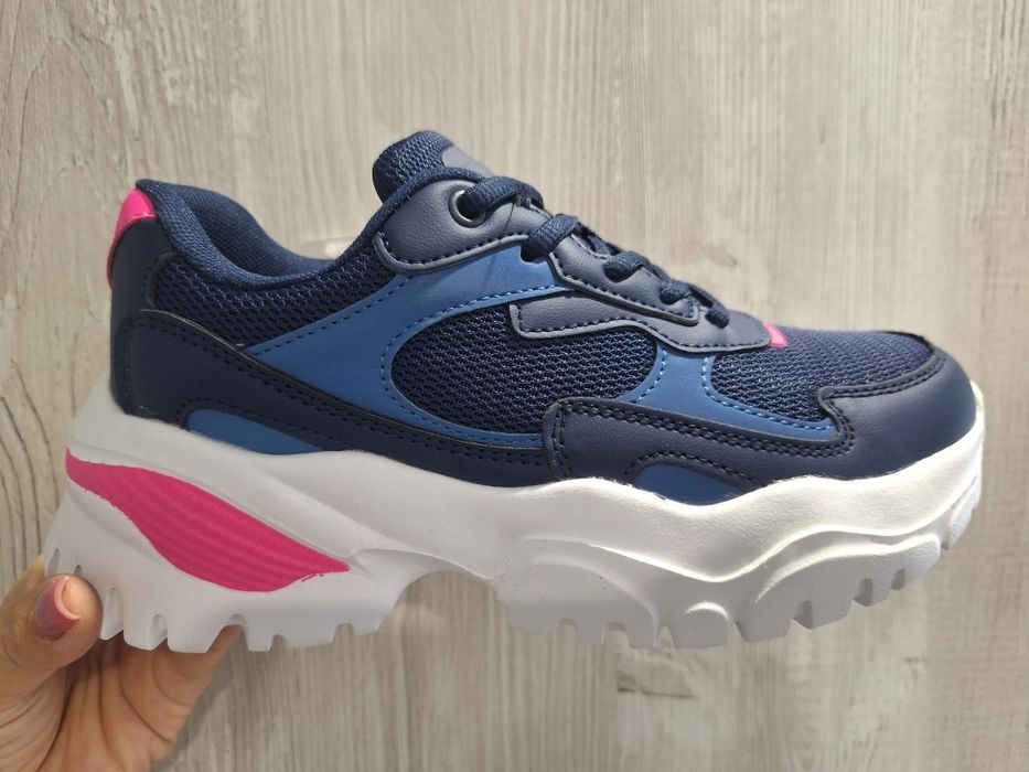 Продам кроссовки