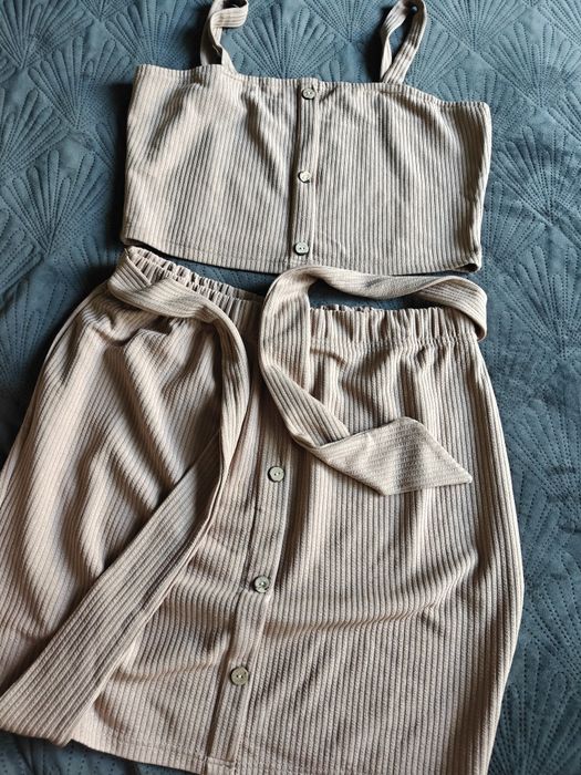 Бежов комплект с пола и бюстие