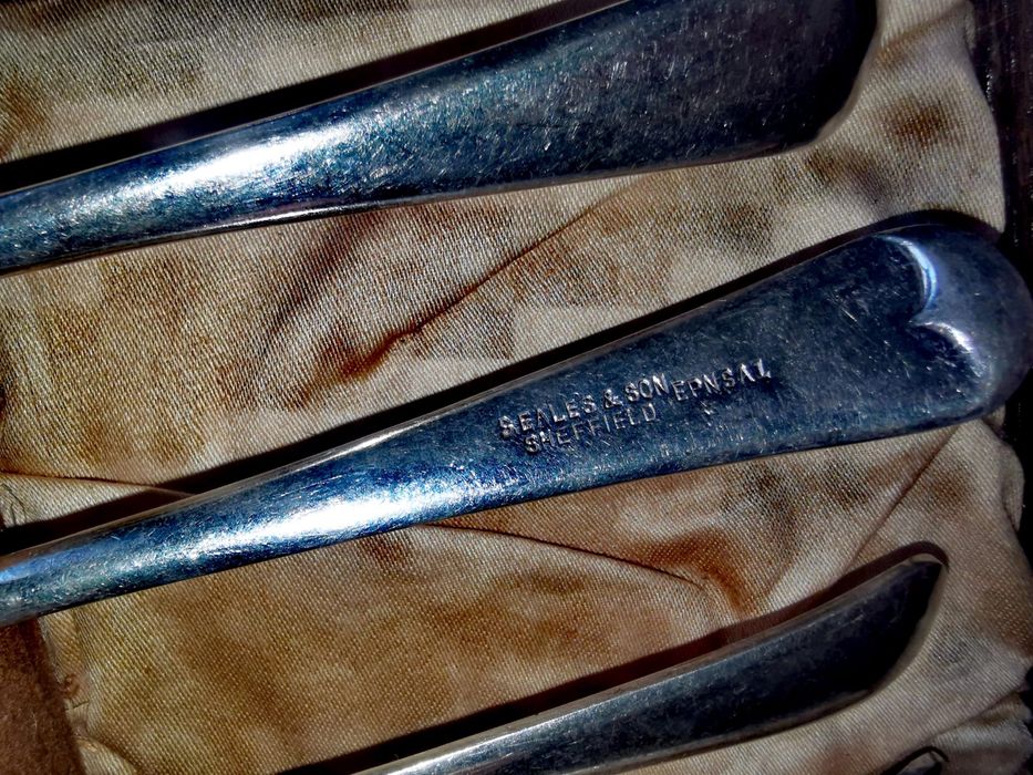 Антикватен комплект сет сервиз прибори посребрени в дървена кутия