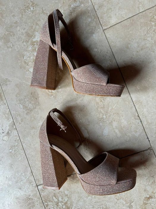 sandale elegante culoarea sampaniei