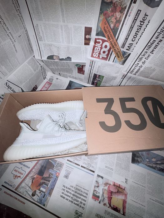 Yeezy Boost 350 V2 – FW5317 (Mărimea 40)