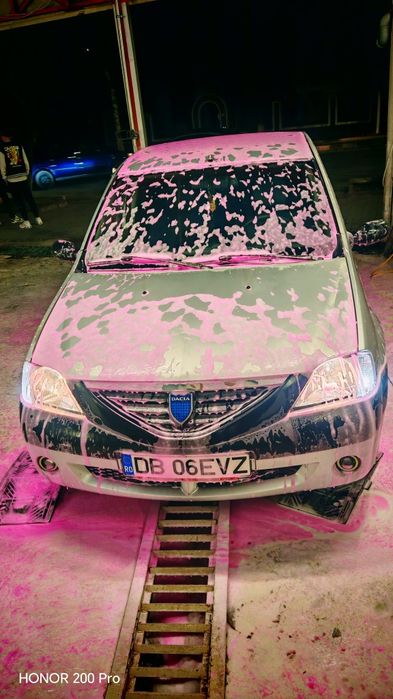 Vând Dacia Logan