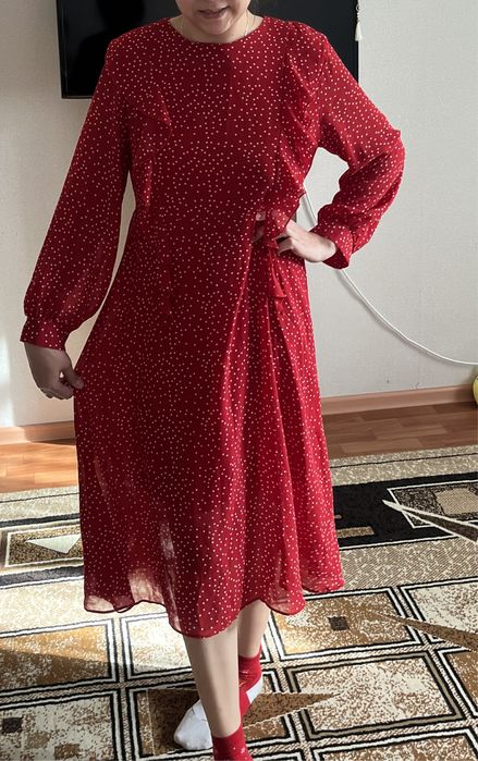 платье красного цвета