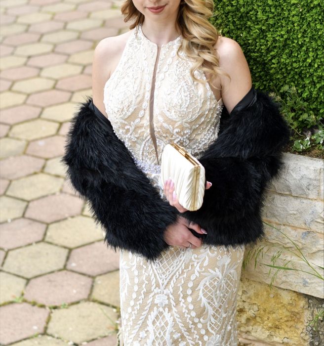 Бална рокля с гол гръб