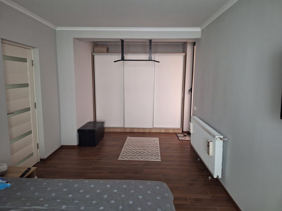 Vand apartament 3 camere cu dependente