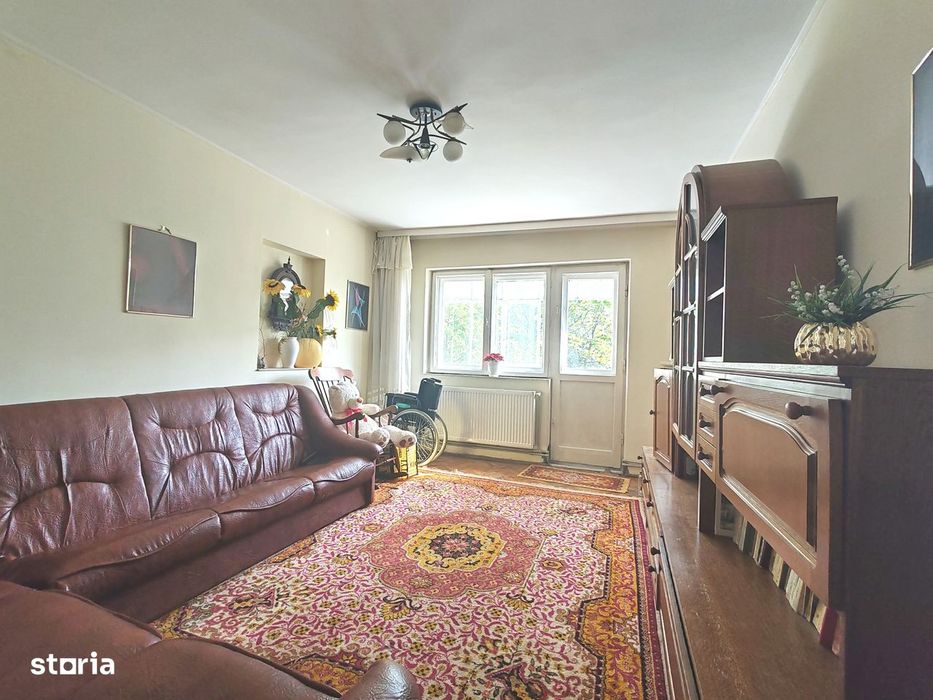 Apartament 3 camere Razboieni, etaj 3/4, confort 1, centrala termica — fotografia 1