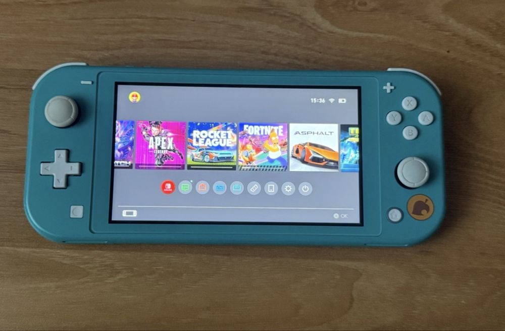 Лимитиран Nintendo switch lite Animal crossing edition и игри