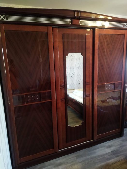 Спальный гарнитур Дерево лакированный