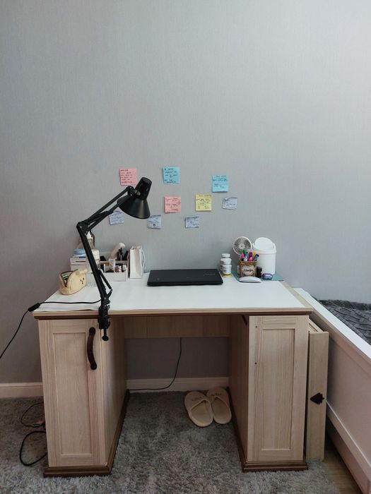 рабочий стол со стулом istikbal