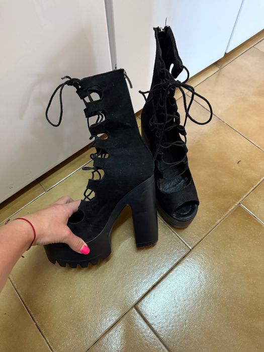 Черни обувки на ток