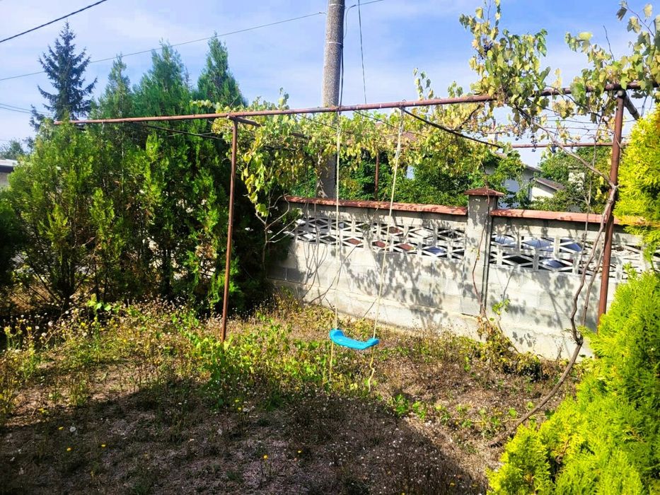 Ъглов парцел с къща в село Орешак, област Варна