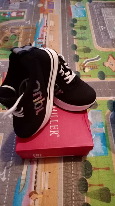 Продам новую обувь