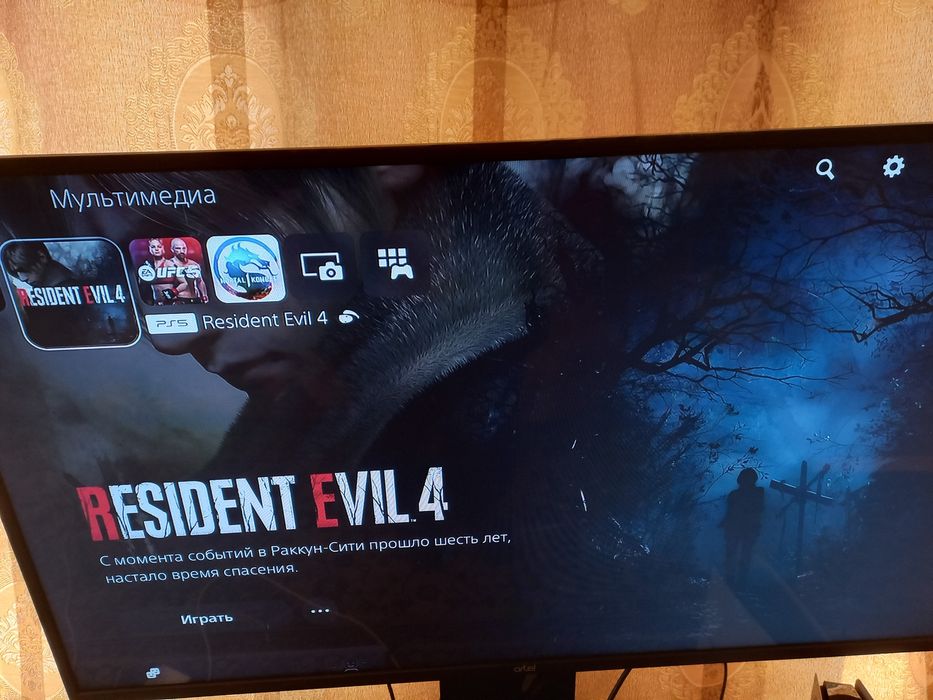 PS5 slim holati ideal tiniq 1TB hotirasi o'yinlar yozigan PS5 o'yinlar