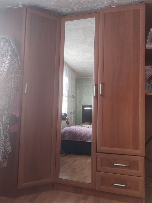 Шкаф угловой вместительный