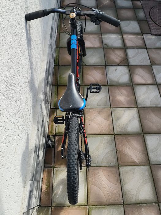 Bicicleta cube roti pe 20