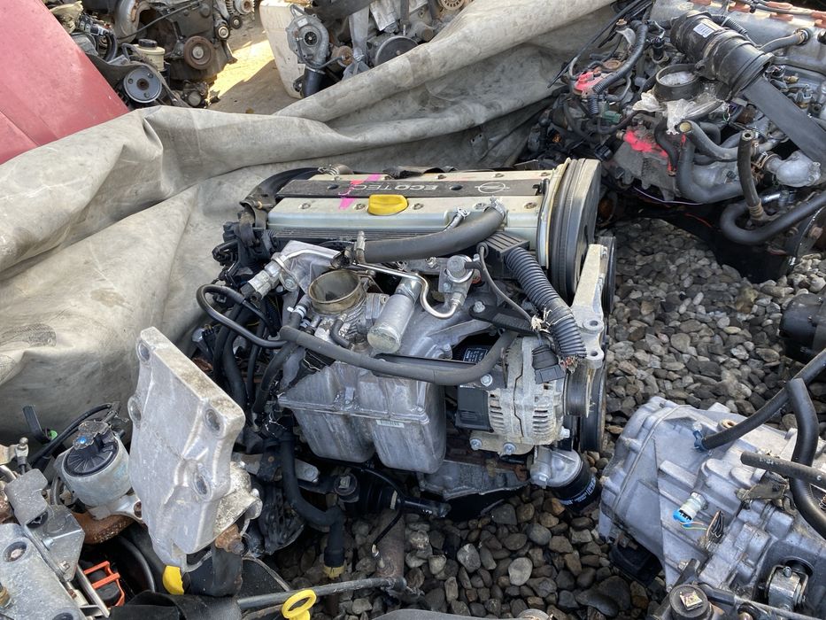 Двигатель  OPEL X18XE