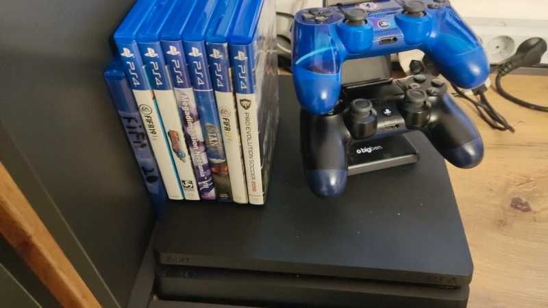 Playstation sony PS4 cu manete si Casca VR
