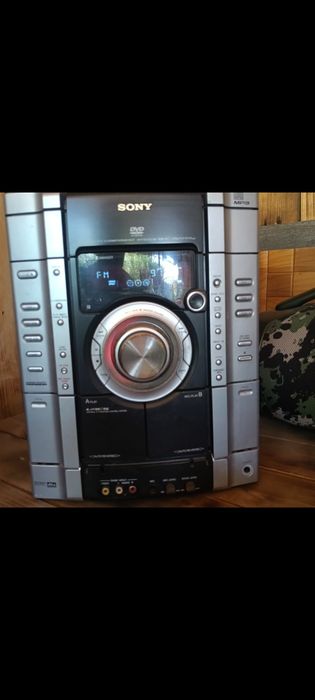 Продам музыкальный центр Sony.