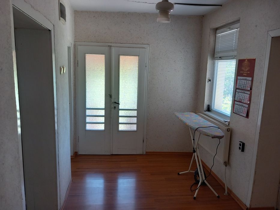 Къща с двор, 950 кв.м. в центъра на Исперих