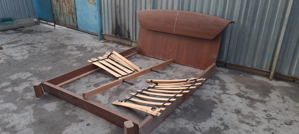 Кровать. 1800 на 2000.