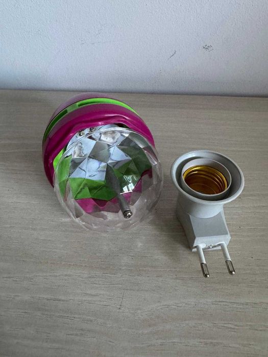 Bec LED Rotativ RGB E27 — Efect Disco, Funcțional, cu Cutie
