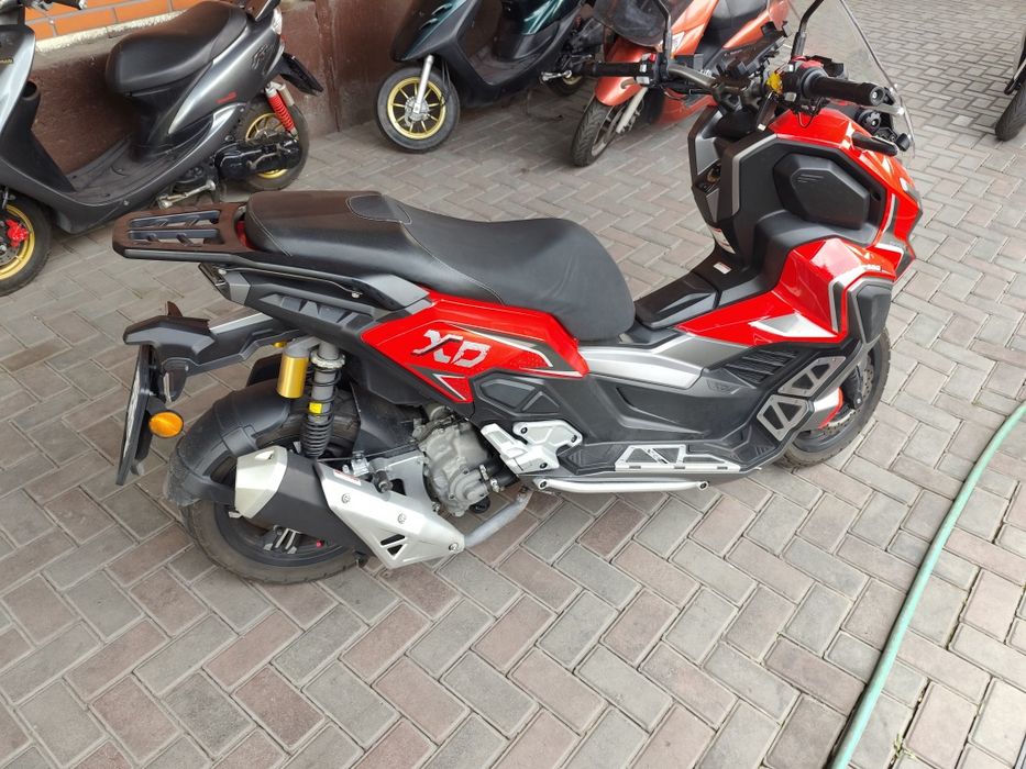 Продам скутер Honda ADV  300 куб