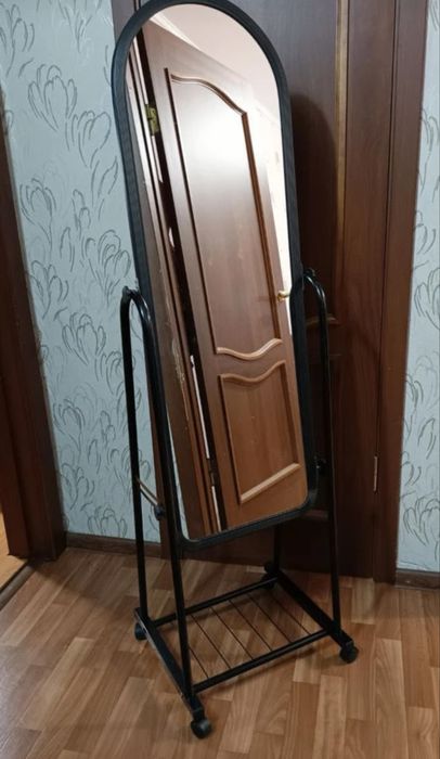 Продаю зеркало напольное