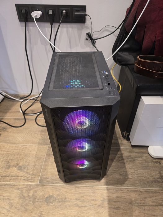 Геймърски компютър amd ryzen 5 5600g 32gb ram radeon rx570 8gb
