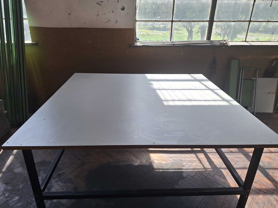 Маса - работна, стабилна