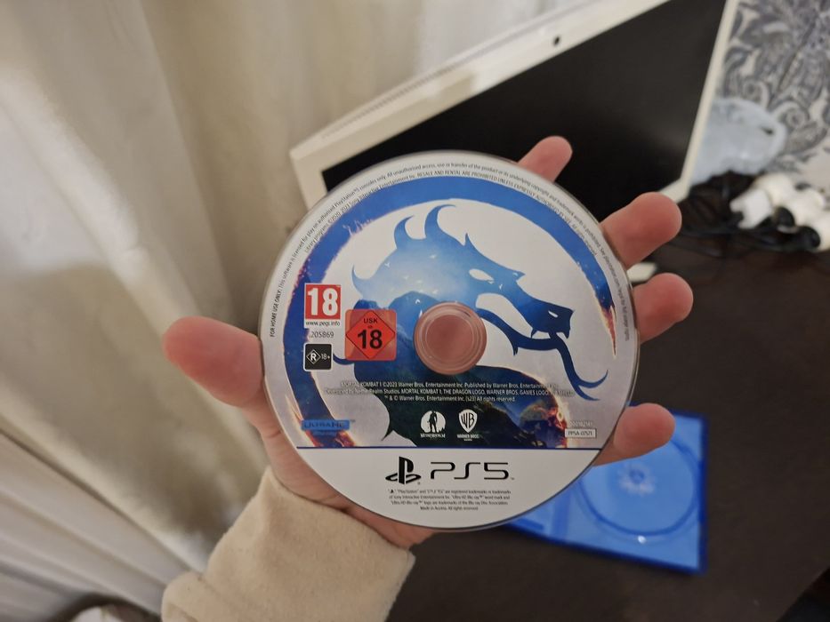 Продаю диск на пс5 Mortal Kombat 1