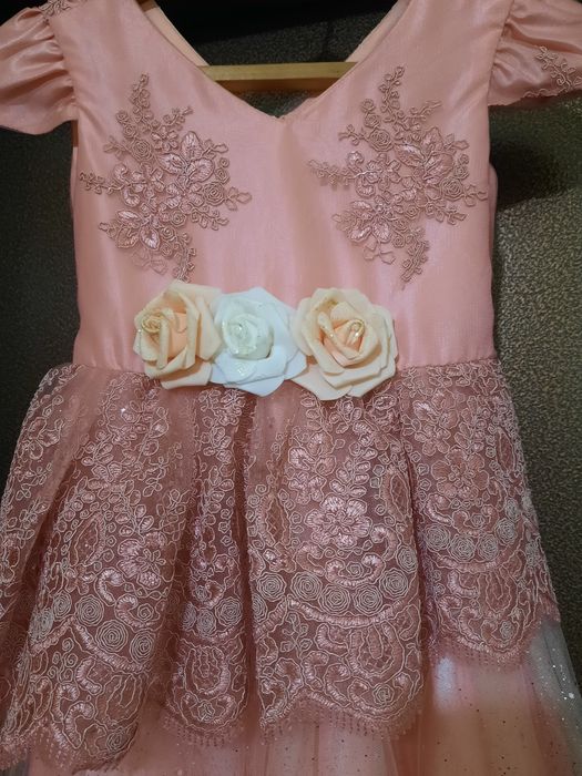 Нарядное платье продам