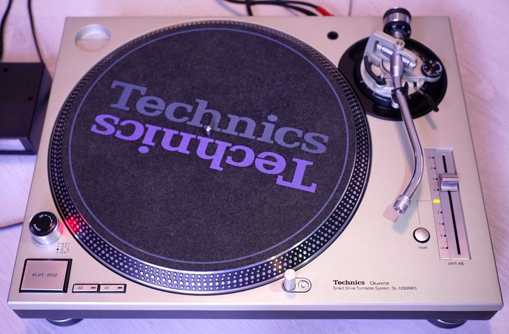 Technics SL 1200 MK5 pick-up (nu 1210 mk2)