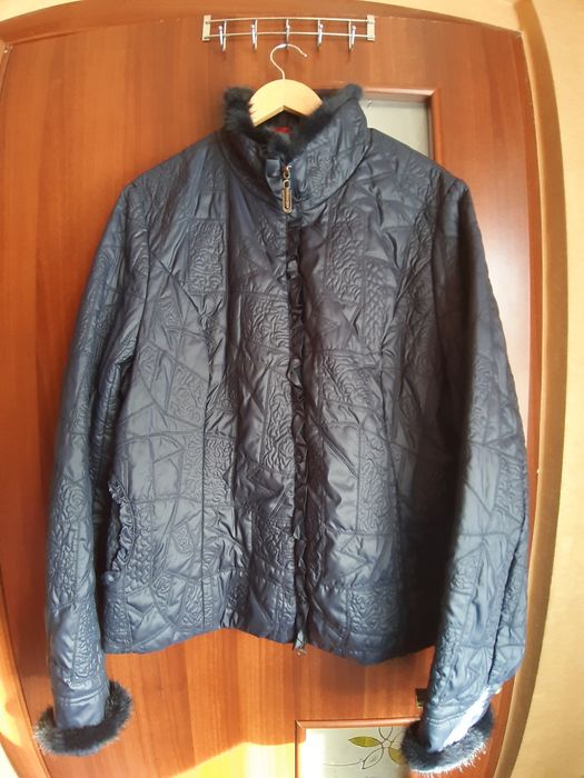 Продам куртку женскую