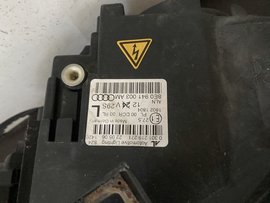 Far stanga bixenon Audi A4 B7