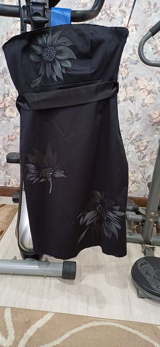 Черное платье футляр