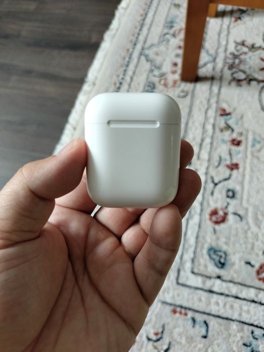 Продам оригинальные наушники Airpods
