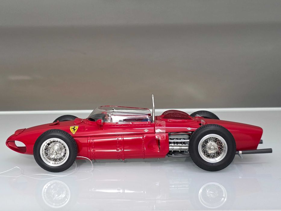 Macheta Auto 1/18 CMC Ferrari Dino 156 F1 Sharknose Formel 1 Weltmeister 1961