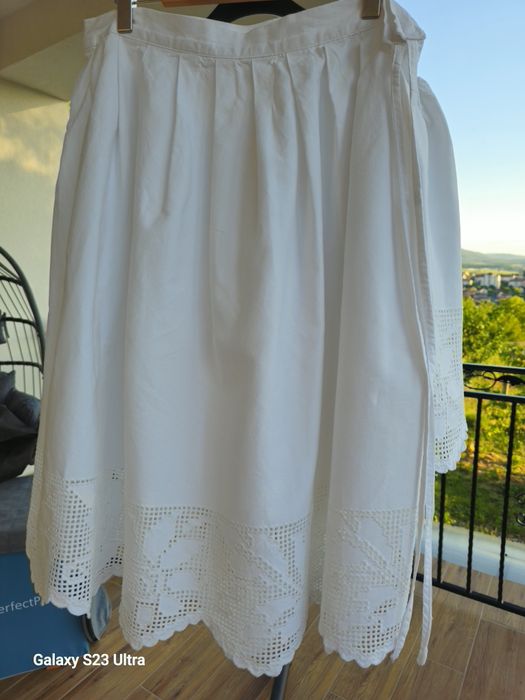 Costum cusut cu ciur