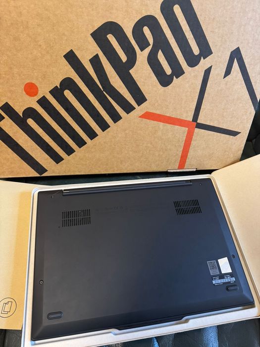 Laptop ultra slim Lenovo X1 Carbon Gen12 Intel Ultra7 32GB, 1TB,ca nou