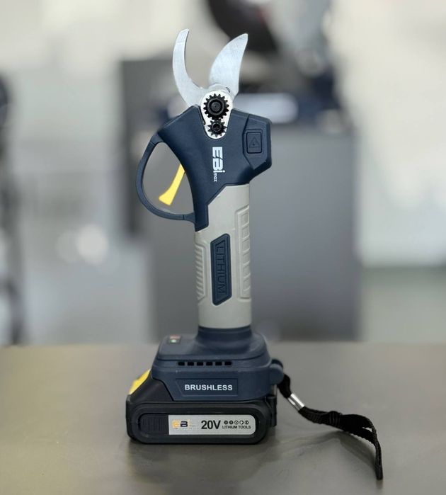 Секатор и Пила  цепная аккумуляторная