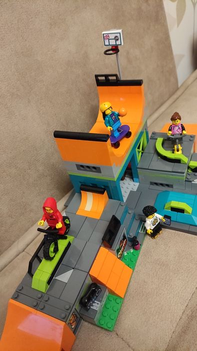 LEGO City - Скейтпарк на улицата (60364)
