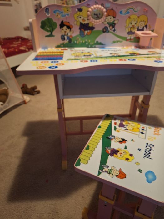 Birou cu scaun pentru copii