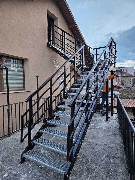 Изработка на метални стълби за жилищно и промишлено строителство