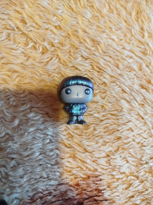 Продавам Will upside down stranger things от kinder joy